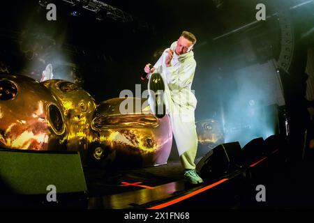 Milano, Italia. 16 aprile 2024. Watkin Tudor Jones, alias Ninja, della band alternative hip hop sudafricana Die Antwoord, si esibisce dal vivo ad Alcatraz a Milano. (Foto di Mairo Cinquetti/SOPA Images/Sipa USA) credito: SIPA USA/Alamy Live News Foto Stock