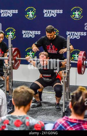 Melbourne, Australia. 13 aprile 2024. Matthew Bolonis dall'Australia è visto in azione al 2024 Asia Pacific Powerlifting Championship, una delle caratteristiche principali dell'Ausfitness Expo 2024. Credito: SOPA Images Limited/Alamy Live News Foto Stock