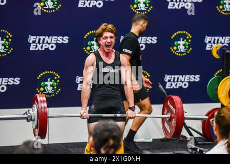 Melbourne, Australia. 13 aprile 2024. Lo Junior powerlifter Luke Dimitriou dall'Australia è visto in azione al 2024 Asia Pacific Powerlifting Championship, una delle caratteristiche principali dell'Ausfitness Expo 2024. Credito: SOPA Images Limited/Alamy Live News Foto Stock