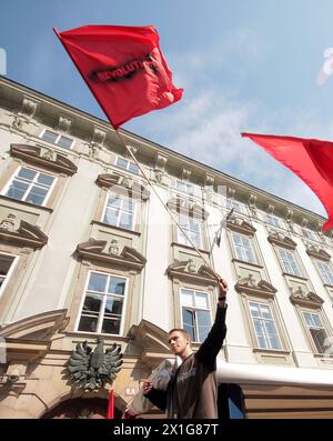 In uno sciopero scolastico le organizzazioni giovanili protestano contro gli "attacchi del ministro dell'istruzione Schmied” e per un cosiddetto "miliardo dell'istruzione”, visti il 20 aprile 2009 di fronte al ministero dell'istruzione di Vienna. - 20090420 PD0522 - Rechteinfo: Diritti gestiti (RM) Foto Stock