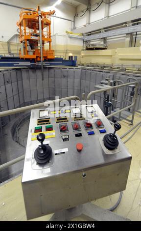 Centrale nucleare di Zwentendorf nella bassa Austria, catturata il 1o aprile 2011. È stata la prima centrale nucleare costruita in Austria, ma non è mai stata utilizzata poiché la maggioranza degli austriaci ha votato contro. - 20110401 PD1092 - Rechteinfo: Diritti gestiti (RM) Foto Stock