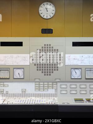 Centrale nucleare di Zwentendorf nella bassa Austria, catturata il 1o aprile 2011. È stata la prima centrale nucleare costruita in Austria, ma non è mai stata utilizzata poiché la maggioranza degli austriaci ha votato contro. - 20110401 PD1219 - Rechteinfo: Diritti gestiti (RM) Foto Stock