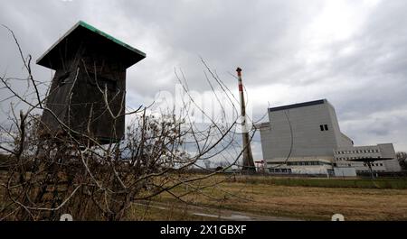 Centrale nucleare di Zwentendorf nella bassa Austria, catturata il 1o aprile 2011. È stata la prima centrale nucleare costruita in Austria, ma non è mai stata utilizzata poiché la maggioranza degli austriaci ha votato contro. - 20110401 PD1189 - Rechteinfo: Diritti gestiti (RM) Foto Stock