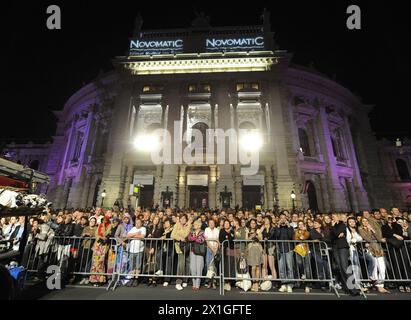 Vienna - il ballo della vita è il più grande evento di beneficenza in Europa a sostegno delle persone affette da HIV o AIDS. L'evento è organizzato dall'organizzazione no-profit AIDS LIFE, fondata nel 1992 da Gery Keszler e Torgom Petrosian. FOTO scattata il 19 maggio 2012. - 20120519 PD3380 - Rechteinfo: Diritti gestiti (RM) Foto Stock