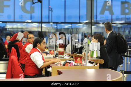 Schwechat - caratteristica: aeroporto Vienna-Schwechat e 'Check-in 3' (ex 'Skylink') il 5 giugno 2012. - 20120605 PD5353 - Rechteinfo: Diritti gestiti (RM) Foto Stock