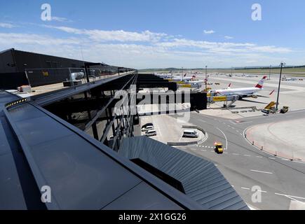 Schwechat - caratteristica: aeroporto Vienna-Schwechat e 'Check-in 3' (ex 'Skylink') il 5 giugno 2012. - 20120605 PD7686 - Rechteinfo: Diritti gestiti (RM) Foto Stock