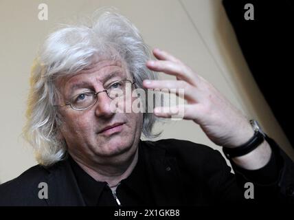 Vienna - Peter Esterhazy durante l'intervista con Austria Presse Agentur il 9 marzo 2013. Péter Esterházy è uno degli scrittori ungheresi contemporanei più conosciuti. - 20130309 PD3925 - Rechteinfo: Diritti gestiti (RM) Foto Stock