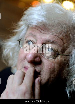 Vienna - Peter Esterhazy durante l'intervista con Austria Presse Agentur il 9 marzo 2013. Péter Esterházy è uno degli scrittori ungheresi contemporanei più conosciuti. - 20130309 PD3932 - Rechteinfo: Diritti gestiti (RM) Foto Stock