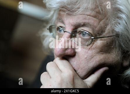 Vienna - Peter Esterhazy durante l'intervista con Austria Presse Agentur il 9 marzo 2013. Péter Esterházy è uno degli scrittori ungheresi contemporanei più conosciuti. - 20130309 PD3926 - Rechteinfo: Diritti gestiti (RM) Foto Stock