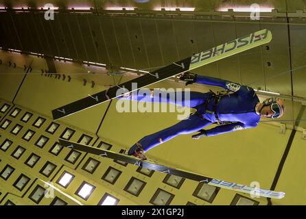 Il saltatore austriaco Andreas Kofler durante i test in galleria del vento a Vienna il 17 ottobre 2013. - 20131017 PD1912 - Rechteinfo: Diritti gestiti (RM) Foto Stock