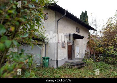 Visita la casa del collezionista d'arte tedesco Cornelius Gurlitt a Salisburgo, Austria, 5 novembre 2013. Una scorta privata di 1.500 dipinti che sono stati sequestrati dai nazisti, è stata trovata in Germania, una rivista di notizie ha detto il 3 novembre. Gli investigatori doganali hanno trovato l'arte scomparsa più di due anni fa in un appartamento di Monaco di Baviera del 80enne Cornelius Gurlitt, ma questa non è stata divulgata all'epoca, ha riferito la rivista "Focus". - 20131105 PD0576 - Rechteinfo: Rights Managed (RM) Foto Stock