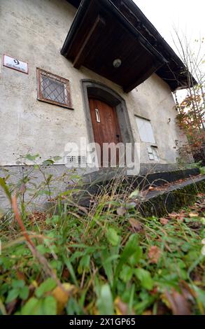 Visita la casa del collezionista d'arte tedesco Cornelius Gurlitt a Salisburgo, Austria, 5 novembre 2013. Una scorta privata di 1.500 dipinti che sono stati sequestrati dai nazisti, è stata trovata in Germania, una rivista di notizie ha detto il 3 novembre. Gli investigatori doganali hanno trovato l'arte scomparsa più di due anni fa in un appartamento di Monaco di Baviera del 80enne Cornelius Gurlitt, ma questa non è stata divulgata all'epoca, ha riferito la rivista "Focus". - 20131105 PD0559 - Rechteinfo: Rights Managed (RM) Foto Stock