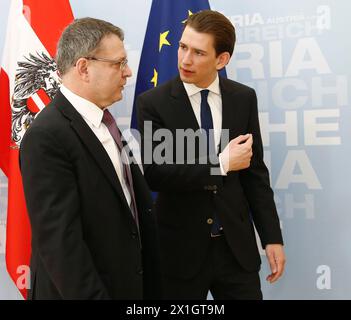 Il ministro degli Esteri austriaco Sebastian Kurz dà il benvenuto al ministro degli Esteri ceco Lubomir Zaoralek per un discorso ufficiale al ministero degli Esteri di Vienna, Austria, il 3 aprile 2014. - 20140403 PD0593 - Rechteinfo: Diritti gestiti (RM) Foto Stock