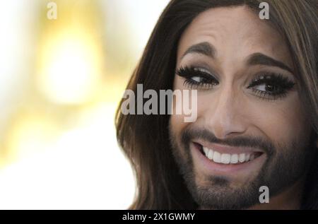 Intervista al cantante austriaco Conchita Wurst (Tom Neuwirth) a Vienna il 24 luglio 2014. - 20140724 PD10966 - Rechteinfo: Diritti gestiti (RM) Foto Stock