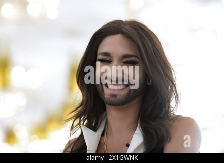 Intervista al cantante austriaco Conchita Wurst (Tom Neuwirth) a Vienna il 24 luglio 2014. - 20140724 PD10962 - Rechteinfo: Diritti gestiti (RM) Foto Stock