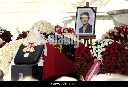 La cerimonia ufficiale di lutto per il presidente del Consiglio nazionale austriaco Barbara Prammer si è svolta presso il Parlamento austriaco a Vienna, in Austria, il 9 agosto 2014. Prammer morì all'età di 60 anni il 2 agosto 2014, dopo aver sofferto di cancro. - 20140809 PD0365 - Rechteinfo: Diritti gestiti (RM) Foto Stock