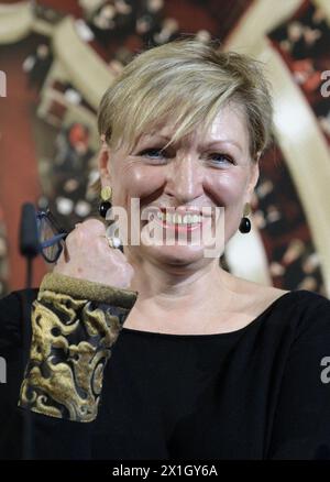 Nuovo direttore del Burgtheater Vienna, Karin Bergmann posa per le fotografie durante una conferenza stampa a Vienna, Austria, il 14 ottobre 2014. Il regista ad interim Karin Bergmann rimarrà in prima linea al Burgtheater di Vienna almeno fino al 30 agosto 2016. - 20141014 PD0461 - Rechteinfo: Diritti gestiti (RM) Foto Stock