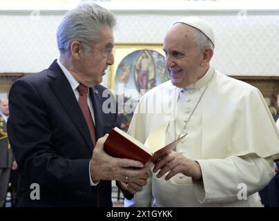 Il presidente federale austriaco Heinz Fischer incontra Papa Francesco durante un'udienza privata al Vaticano, città del Vaticano, 13 novembre 2014. FOTO: APA/HANS KLAUS TECHT - 20141113 PD1644 - Rechteinfo: Rights Managed (RM) Foto Stock