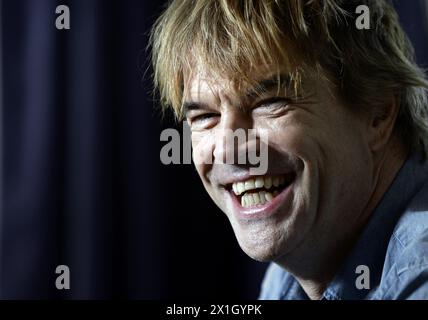 Il cantante tedesco Campino, frontman della band tedesca "Die Toten Hosen", sorride durante un'intervista con l'agenzia di stampa austriaca APA a Vienna, Austria, il 20 novembre 2014. Campino ha scritto un libro sui 30 anni di storia della sua band "Die Toten Hosen" che sarà pubblicato il 21 novembre 2014. - 20141119 PD8375 - Rechteinfo: Diritti gestiti (RM) Foto Stock