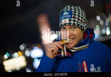 Medaglia d'oro Bernhard Gruber dell'Austria durante la festa di medaglia alla Ski Austria House di Falun dopo la gara individuale di 10km durante la combinata nordica Gundersen LH HS134/10,0 (K) ai Campionati del mondo di sci nordico 2015 a Falun, Svezia, 26 febbraio 2015. - 20150226 PD5650 - Rechteinfo: Diritti gestiti (RM) Foto Stock