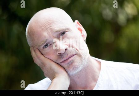 Vienna - l'attore austriaco Johannes Krisch durante l'intervista con Austria Presse Agentur sul film 'Jack' il 31 agosto 2015. Nello studio dei personaggi "Jack", interpreta Jack Unterweger, un serial killer austriaco che ha ucciso prostitute in diversi paesi. Il film diretto da Elisabeth Scharang è stato selezionato per essere proiettato nella sezione Contemporary World Cinema del Toronto International Film Festival 2015. FOTO: Johannes Krisch - 20150831 PD0462 - Rechteinfo: Rights Managed (RM) Foto Stock