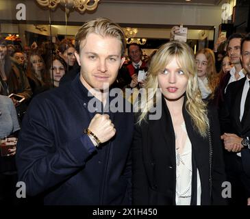 Nico Rosberg e Georgia May Jagger arrivano alla presentazione della collezione primavera/estate 2016 di Thomas Sabo il 3 dicembre 2015. FOTO: Nico Rosberg e Georgia May Jagger - 20151203 PD4195 - Rechteinfo: Rights Managed (RM) Foto Stock