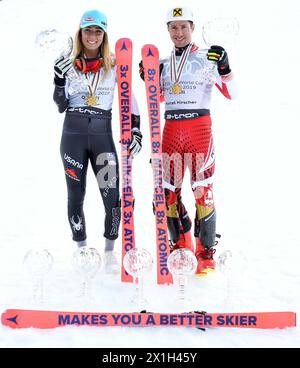 Generale generale generale i vincitori dello sci alpino FIS Austria Marcel Hirscher (L) e US Mikaela Shiffrin (R) festeggiano con i loro trofei globo di cristallo durante la cerimonia del podio dopo aver partecipato al campionato del mondo di sci alpino maschile FIS e al campionato del mondo di sci alpino femminile FIS il 17 marzo 2019, a Grandvalira Soldeu - El Tarter, ad Andorra. - 20160102 PD8007 - Rechteinfo: Diritti gestiti (RM) Foto Stock