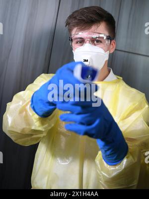 A seguito di una decisione delle autorità sanitarie austriache, la temperatura corporea dei passeggeri sui voli diretti in arrivo dalla Cina sarà ora misurata all’aeroporto internazionale di Vienna per quanto riguarda il coronavirus. 9 febbraio 2020, Vienna, Austria. - 20160209 PD16262 - Rechteinfo: Rights Managed (RM) Foto Stock