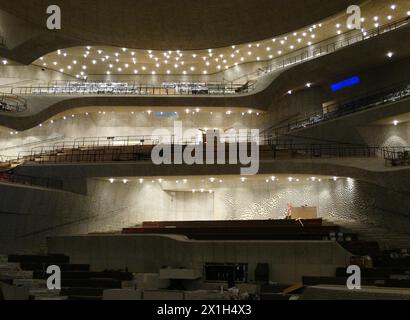 Elbphilharmonie, sala concerti in costruzione nel quartiere HafenCity di Amburgo, Germania, l'11 aprile 2016. IMMAGINE: Elbphilharmonie - 20160410 PD11883 - Rechteinfo: Rights Managed (RM) Foto Stock