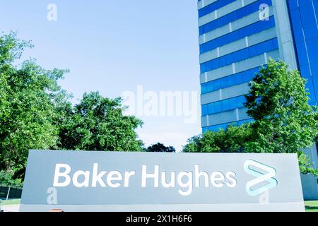 Il logo Baker Hughes Close Up si trova fuori dalla sede centrale di Houston, Texas, Stati Uniti. Foto Stock