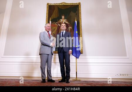 Il principe Carlo (L) incontra il cancelliere austriaco Christian Kern (R) durante la sua visita ufficiale il 5 aprile 2017. - 20170405 PD5172 - Rechteinfo: Rights Managed (RM) Foto Stock