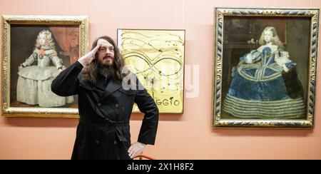 L'artista tedesco Jonathan Meese durante l'evento stampa in occasione della sua mostra ' Parsifal's Traum: Chefsache 'K.U.N.S.T.' al KHM, Museum of Art History (Museum of fine Arts) di Vienna, Austria, il 12 maggio 2017. - 20170512 PD1454 - Rechteinfo: Diritti gestiti (RM) Foto Stock