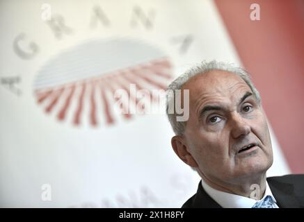 Il CEO di Agrana Johann Marihart durante la conferenza stampa sui "risultati del 2016/17" tenutasi a Vienna, Austria, il 12 maggio 2017. - 20170512 PD0952 - Rechteinfo: Diritti gestiti (RM) Foto Stock