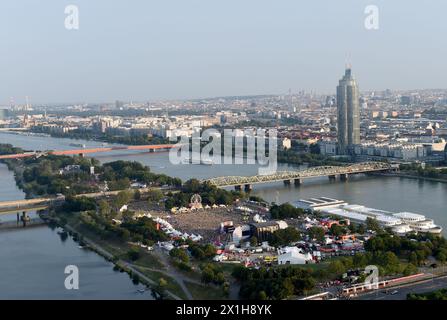 Il 34° Festival dell'isola del Danubio 2017 sull'isola del Danubio a Vienna, in Austria, si è svolto dal 23 al 25 giugno 2016. IMMAGINE: Vista aerea - 20170624 PD6853 - Rechteinfo: Rights Managed (RM) Foto Stock