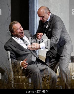 Prova del 'Die Geburtstagsfeier' di Harold Pinter a Salisburgo, il 25 luglio 2017 durante il Festival di Salisburgo del 2017. IMMAGINE: (L-R) Roland Koch (Goldberg), Oliver Stokowski (McCann) - 20170725 PD5948 - Rechteinfo: Rights Managed (RM) Foto Stock