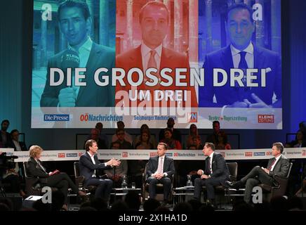 Candidati principali (L-R) Ministro degli affari esteri austriaco e presidente del Partito popolare austriaco (OeVP), Sebastian Kurz, Cancelliere austriaco e presidente del Partito socialdemocratico austriaco (SPOe), Christian Kern, e presidente del Partito della libertà d'Austria (FPOe), Heinz-Christian Strache, posare per una foto prima di un dibattito televisivo a Linz il 15 settembre 2017. - 20170915 PD4347 - Rechteinfo: Diritti gestiti (RM) Foto Stock