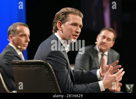 Candidati principali (L-R) Cancelliere d'Austria e presidente del Partito socialdemocratico d'Austria (SPOe), Christian Kern, ministro degli affari esteri austriaco e presidente del Partito popolare austriaco (OeVP), Sebastian Kurz, e presidente del Partito della libertà d'Austria (FPOe), Heinz-Christian Strache, posare per una foto prima di un dibattito televisivo a Linz il 15 settembre 2017. - 20170915 PD4819 - Rechteinfo: Diritti gestiti (RM) Foto Stock