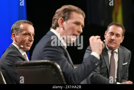 Candidati principali (L-R) Cancelliere d'Austria e presidente del Partito socialdemocratico d'Austria (SPOe), Christian Kern, ministro degli affari esteri austriaco e presidente del Partito popolare austriaco (OeVP), Sebastian Kurz, e presidente del Partito della libertà d'Austria (FPOe), Heinz-Christian Strache, posare per una foto prima di un dibattito televisivo a Linz il 15 settembre 2017. - 20170915 PD4745 - Rechteinfo: Diritti gestiti (RM) Foto Stock