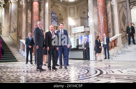 Il Presidente russo Vladimir Putin al Kunsthistorisches Museum di Vienna (Museo di storia dell'arte) il 5 giugno 2018. Da sinistra: Il presidente federale austriaco Alexander Van der Bellen, il presidente russo Vladimir Putin, il cancelliere federale austriaco Sebastian Kurz. - 20180605 PD6849 - Rechteinfo: Diritti gestiti (RM) Foto Stock