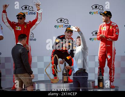 2 ° posto Kimi Räikkönen (fin / Ferrari), il pilota olandese di Red Bull Max Verstappen, e 3 r posto Sebastian Vettel (GER / Ferrari) celebra la vittoria del Gran Premio di Formula 1 austriaco a Spielberg, Austria centrale, il 1 luglio 2018. - 20180701 PD3274 - Rechteinfo: Diritti gestiti (RM) Foto Stock