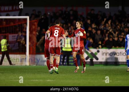 Danilo Orsi di Crawley Town celebra il suo gol durante la partita di Sky Bet League 2 tra Crawley Town e Barrow al Broadfield Stadium di Crawley martedì 16 aprile 2024. (Foto: Tom West | mi News) crediti: MI News & Sport /Alamy Live News Foto Stock