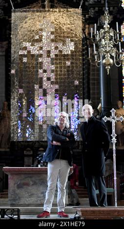 L'installazione "Sky of Stones" e il velo quaresimale "Echo Curtain" dell'artista Peter Baldinger sono esposti al St Cattedrale di Stefano a Vienna, Austria, durante il periodo quaresimale fino al 10 giugno 2019, foto scattata il 5 marzo 2019. - 20190305 PD2278 - Rechteinfo: Rights Managed (RM) Foto Stock