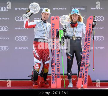 Generale generale generale i vincitori dello sci alpino FIS Austria Marcel Hirscher (L) e US Mikaela Shiffrin (R) festeggiano con i loro trofei globo di cristallo durante la cerimonia del podio dopo aver partecipato al campionato del mondo di sci alpino maschile FIS e al campionato del mondo di sci alpino femminile FIS il 17 marzo 2019, a Grandvalira Soldeu - El Tarter, ad Andorra. - 20190317 PD3758 - Rechteinfo: Rights Managed (RM) Foto Stock