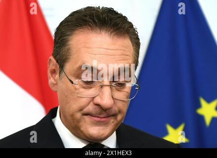 Il ViceCancelliere austriaco e presidente del Partito della libertà Heinz-Christian Strache tiene una conferenza stampa a Vienna il 18 maggio 2019 dopo la pubblicazione del "Ibiza - Video" riguardante Strache. Il vice-cancelliere austriaco e presidente del partito per la libertà Heinz-Christian Strache si dimette per il video scandalo. - 20190518 PD1563 - Rechteinfo: Diritti gestiti (RM) Foto Stock