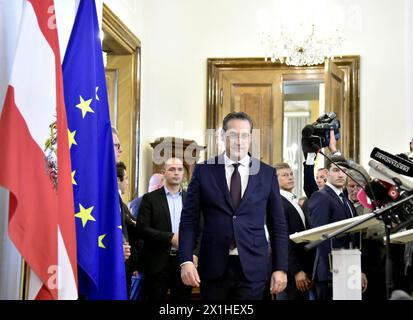 Il ViceCancelliere austriaco e presidente del Partito della libertà Heinz-Christian Strache tiene una conferenza stampa a Vienna il 18 maggio 2019 dopo la pubblicazione del "Ibiza - Video" riguardante Strache. Il vice-cancelliere austriaco e presidente del partito per la libertà Heinz-Christian Strache si dimette per il video scandalo. - 20190518 PD1434 - Rechteinfo: Diritti gestiti (RM) Foto Stock