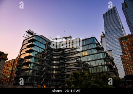 Il 520 West 28th Street Building visto dalla High Line a Manhattan, New York City Foto Stock
