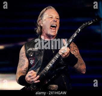 James Hetfield dei metallica si esibisce sul palco durante un concerto all'Ernst-Happel-Stadion di Vienna, Austria, il 16 agosto 2019. - 20190816 PD6054 - Rechteinfo: Rights Managed (RM) Foto Stock