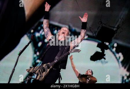 James Hetfield dei metallica si esibisce sul palco durante un concerto all'Ernst-Happel-Stadion di Vienna, Austria, il 16 agosto 2019. - 20190816 PD6313 - Rechteinfo: Diritti gestiti (RM) Foto Stock