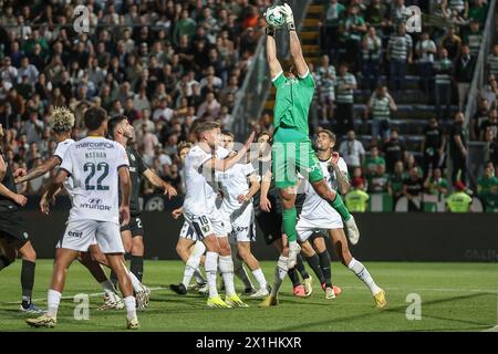 Vila Nova de Famalicão, 04/16/2024 - il Futebol Clube de Famalicão ha ospitato lo Sporting Clube de Portugal questa sera al Estádio Municipal de Famalicão in una partita che conta per il ventesimo turno della i League 2023/2024. Júnior Reis (Miguel Pereira/Global Imagens) credito: Atlantico Press/Alamy Live News Foto Stock