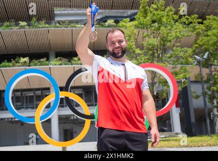 Lukas Weißhaidinger (AUT) domenica 1 agosto 2021, con la medaglia di bronzo dopo la cerimonia ufficiale di premiazione della gara di disco dei Giochi Olimpici di Tokyo, Giappone. - 20210801 PD6273 - Rechteinfo: Diritti gestiti (RM) Foto Stock